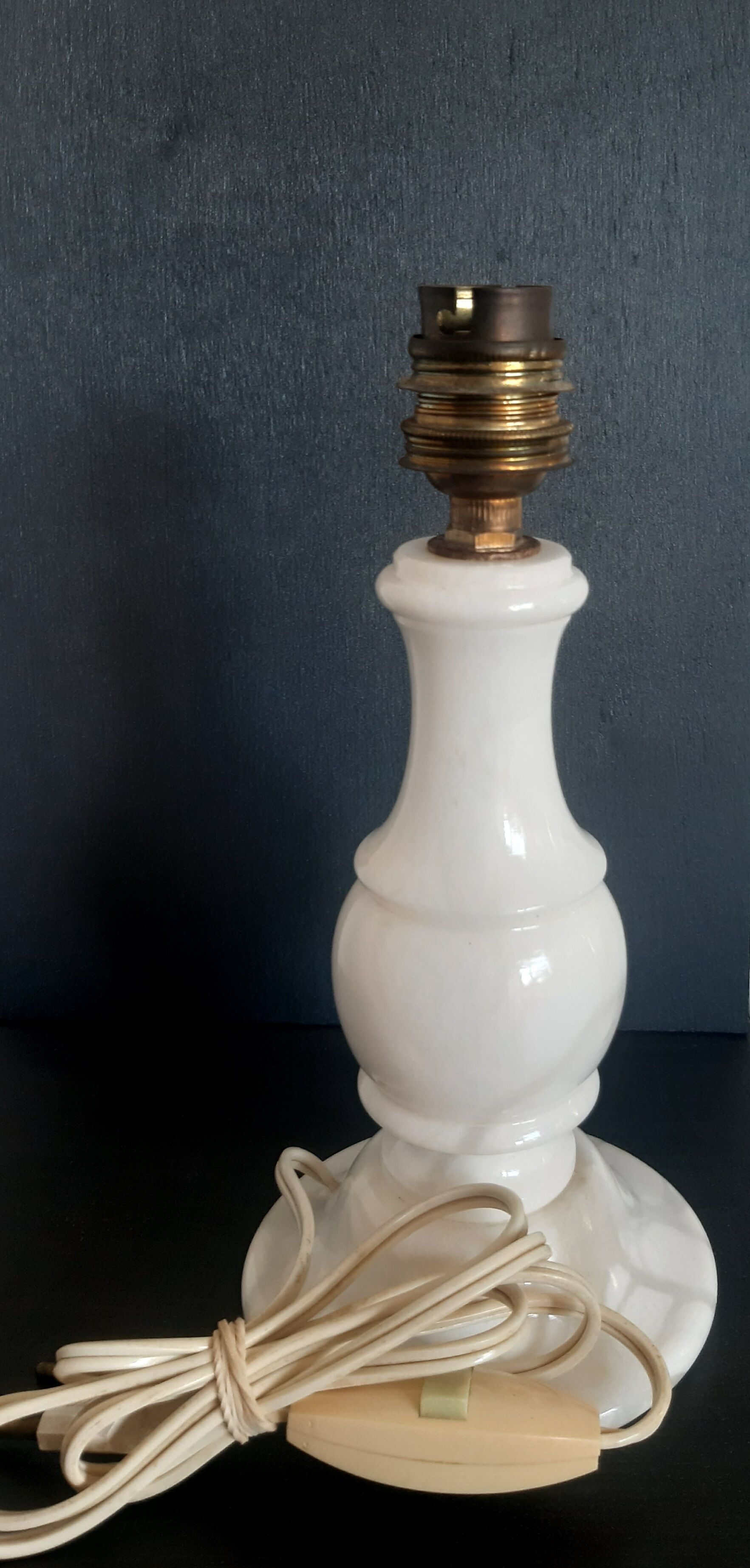 Alabaster lamp foot