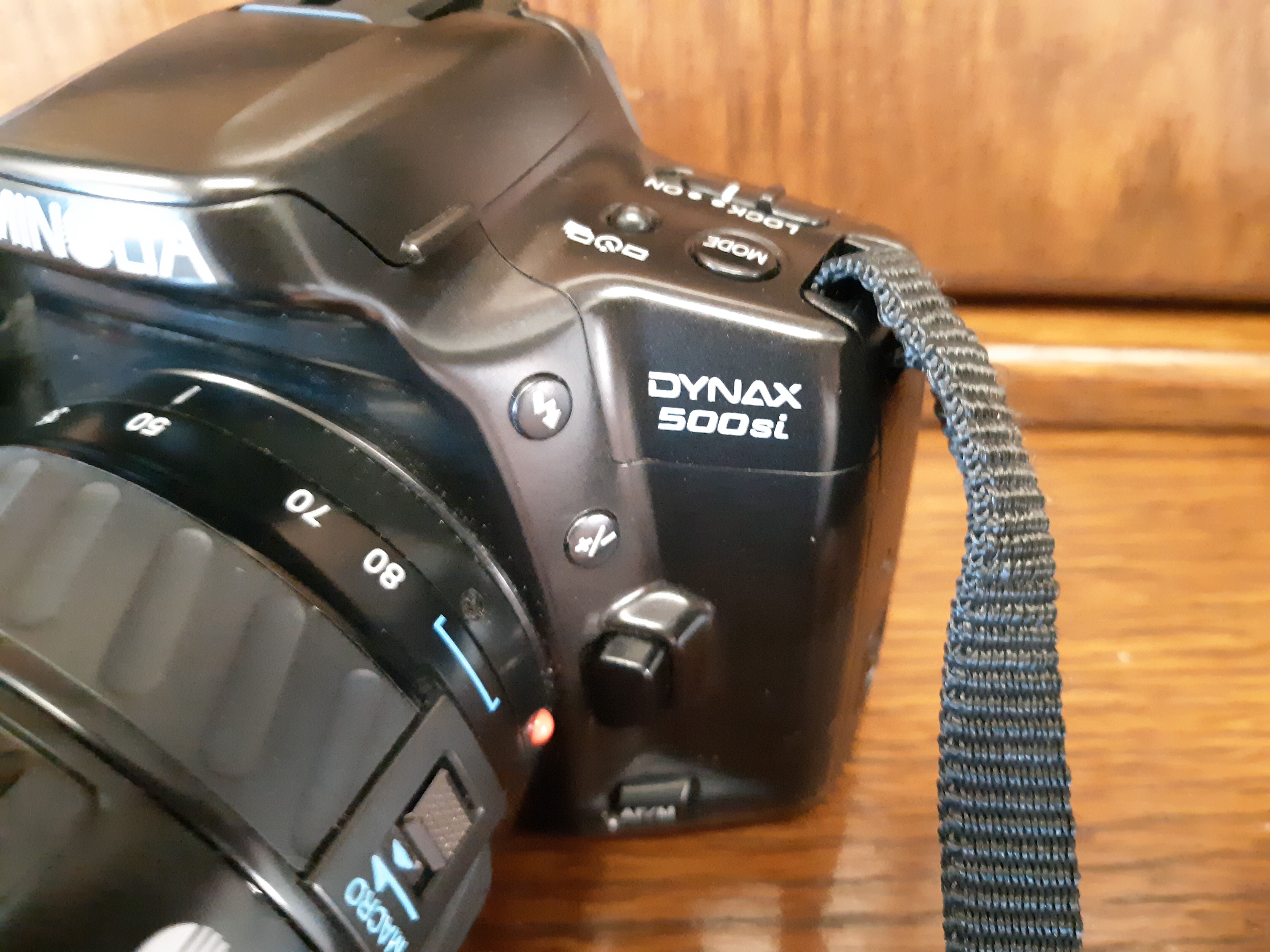 Minolta Dynax 500si Black Camera with Zoom AF 28-80mm Film