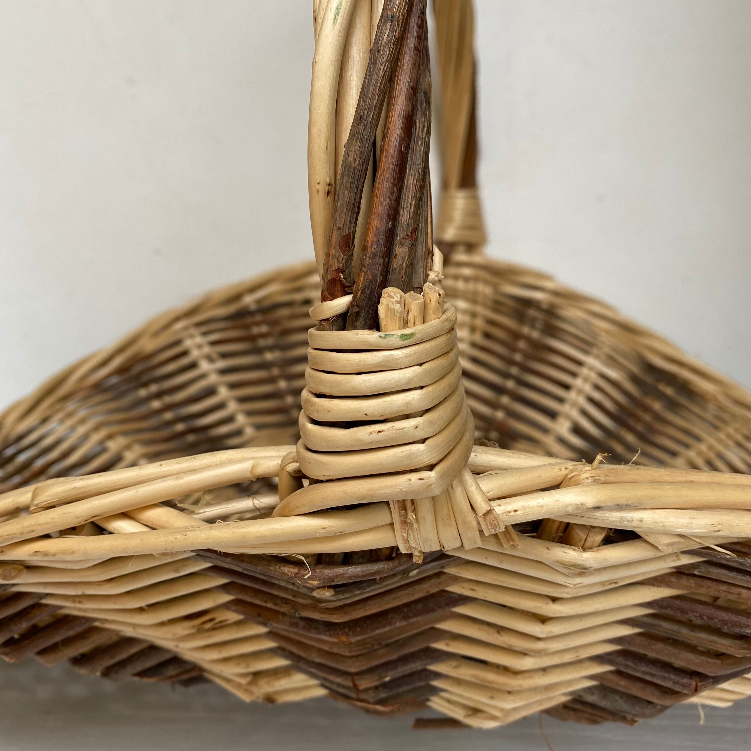 Two-tone wicker basket