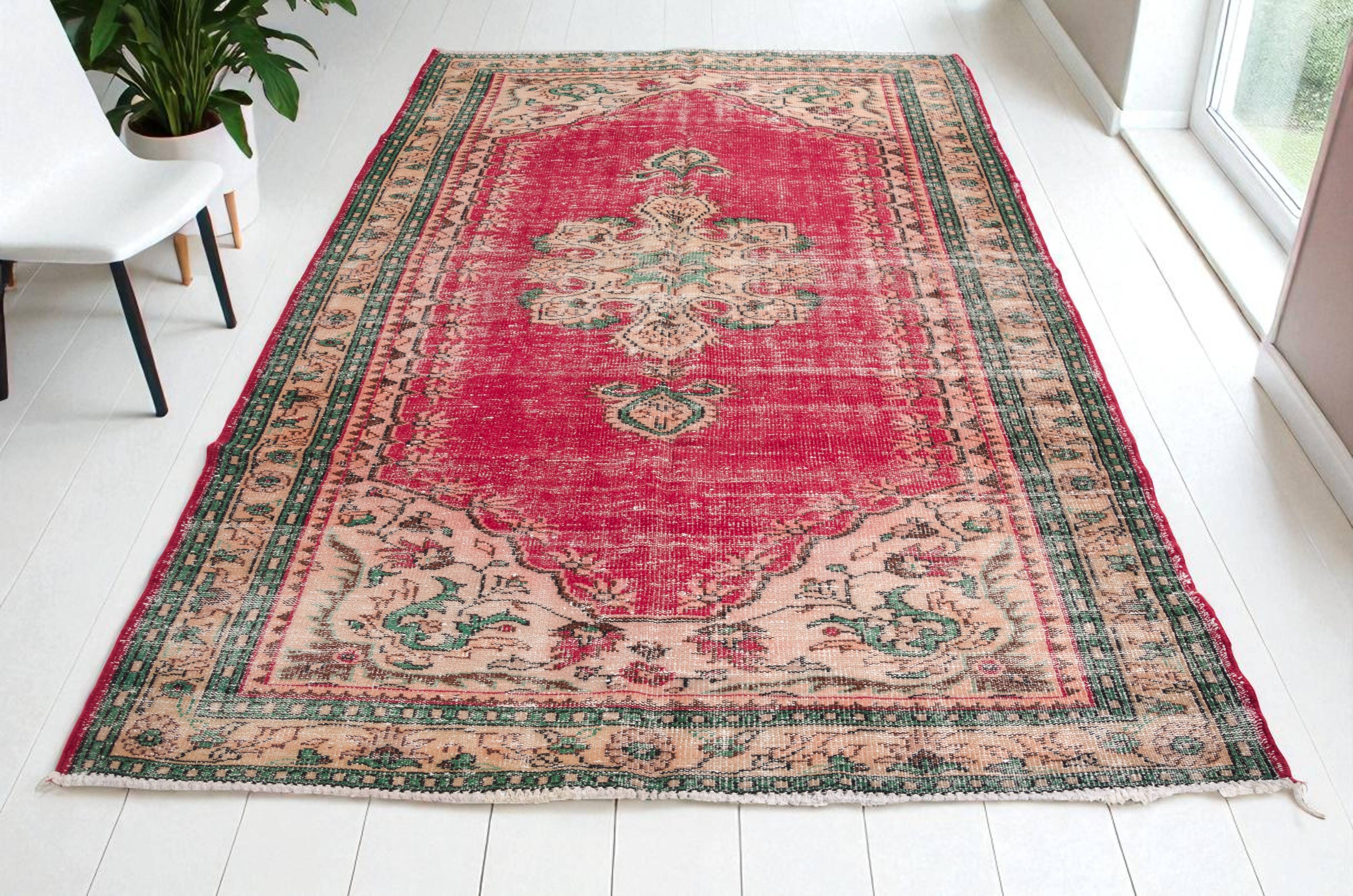 One  a KiND vİNTAGE tURKİSH oUSHAK rUG  SKU 2004