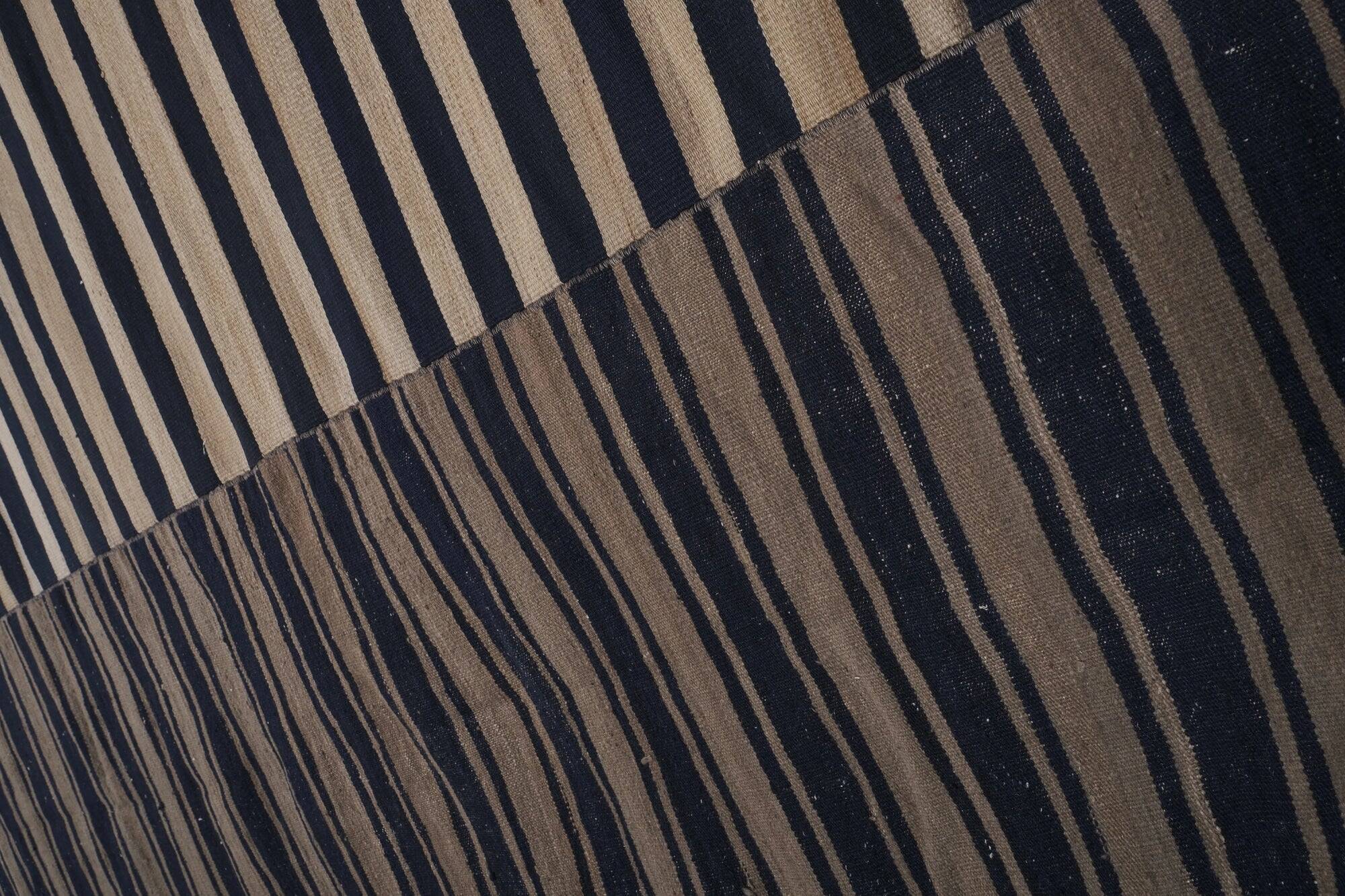 Vintage Turkish kilim, handwoven, 335x398 cm.