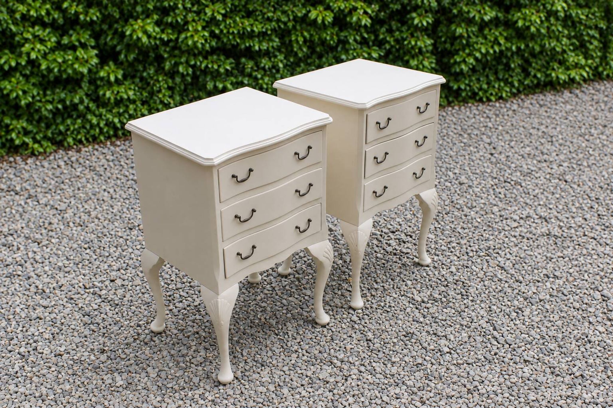 Pair of renovated antique bedside tables – Ivory from Orfèvres Libéron – 3 drawers