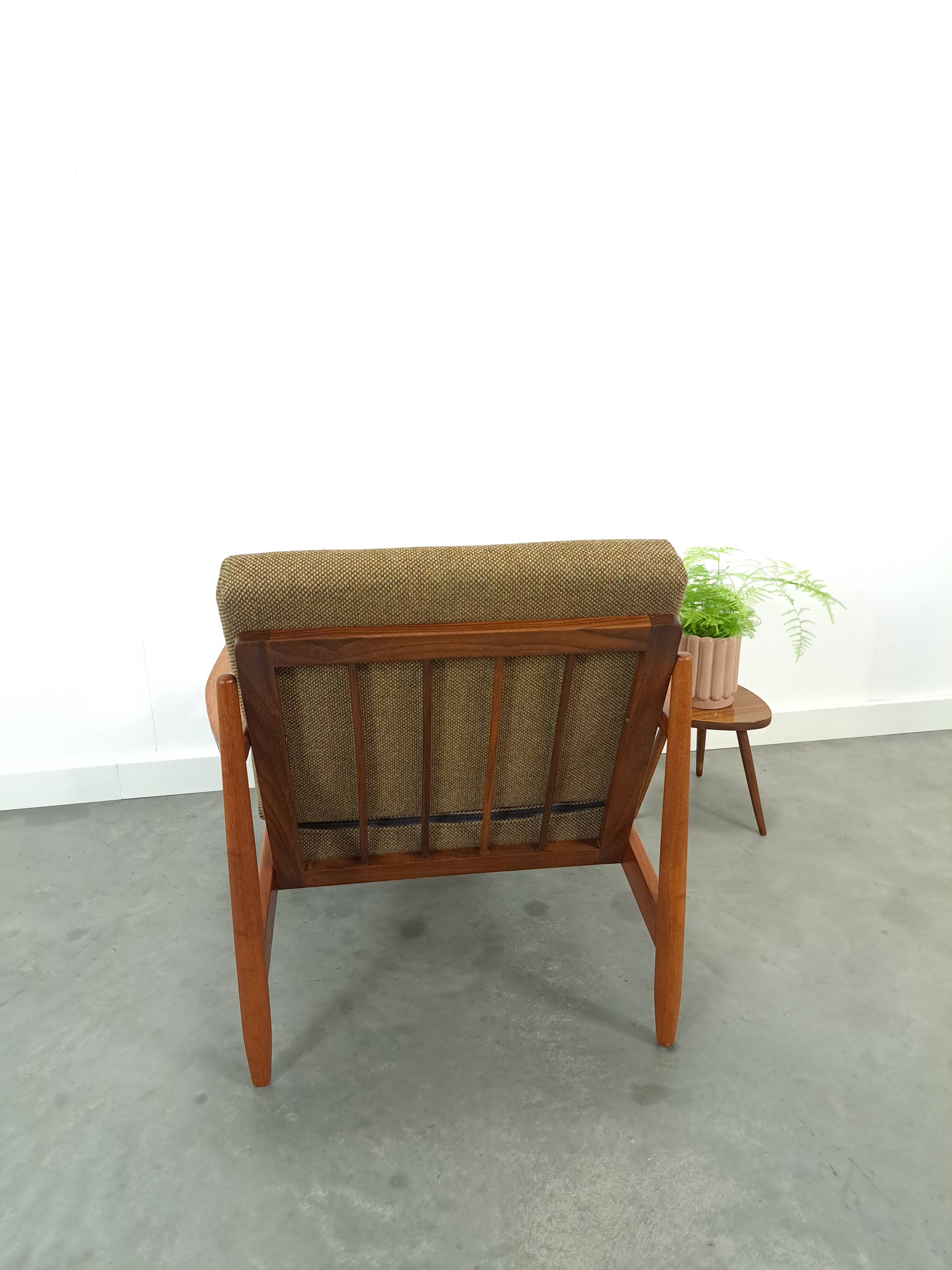 Teak Scandinavische fauteuil met bruin stoffen kussens, stoel 2