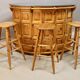 Comptoir de bar vintage avec ses 3 tabourets