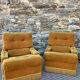 Paire de fauteuils crapauds doré en velours