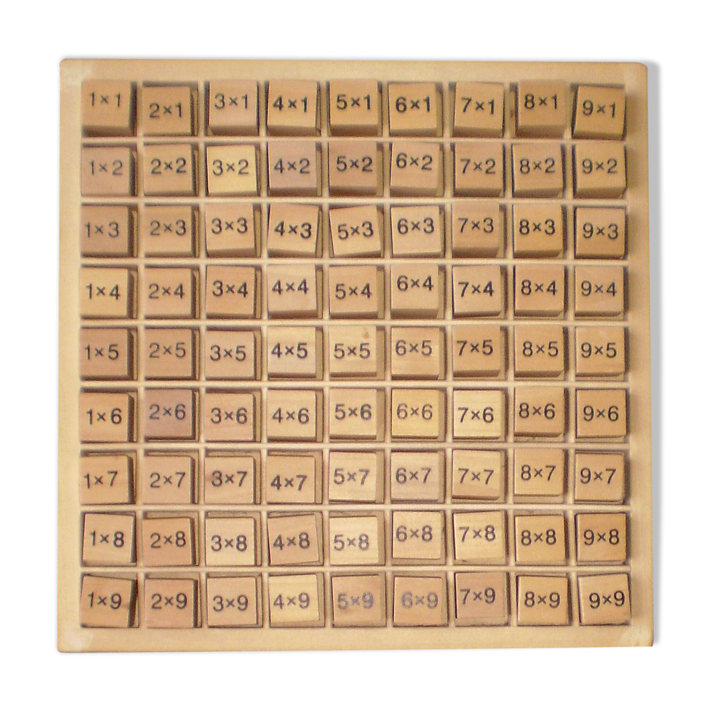 Cubes to learn the multiplication tables
