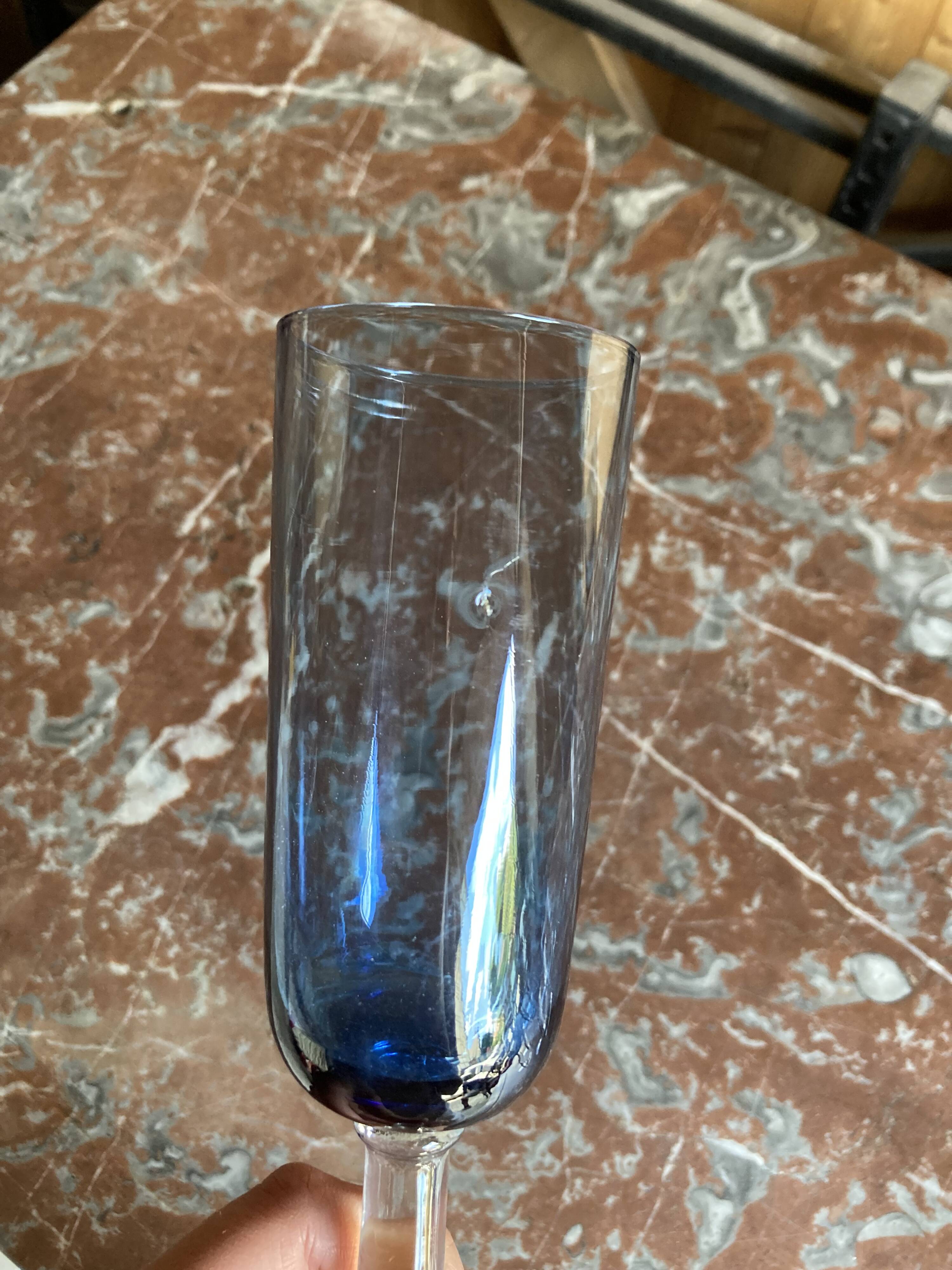 Set of 8 stemmed glasses