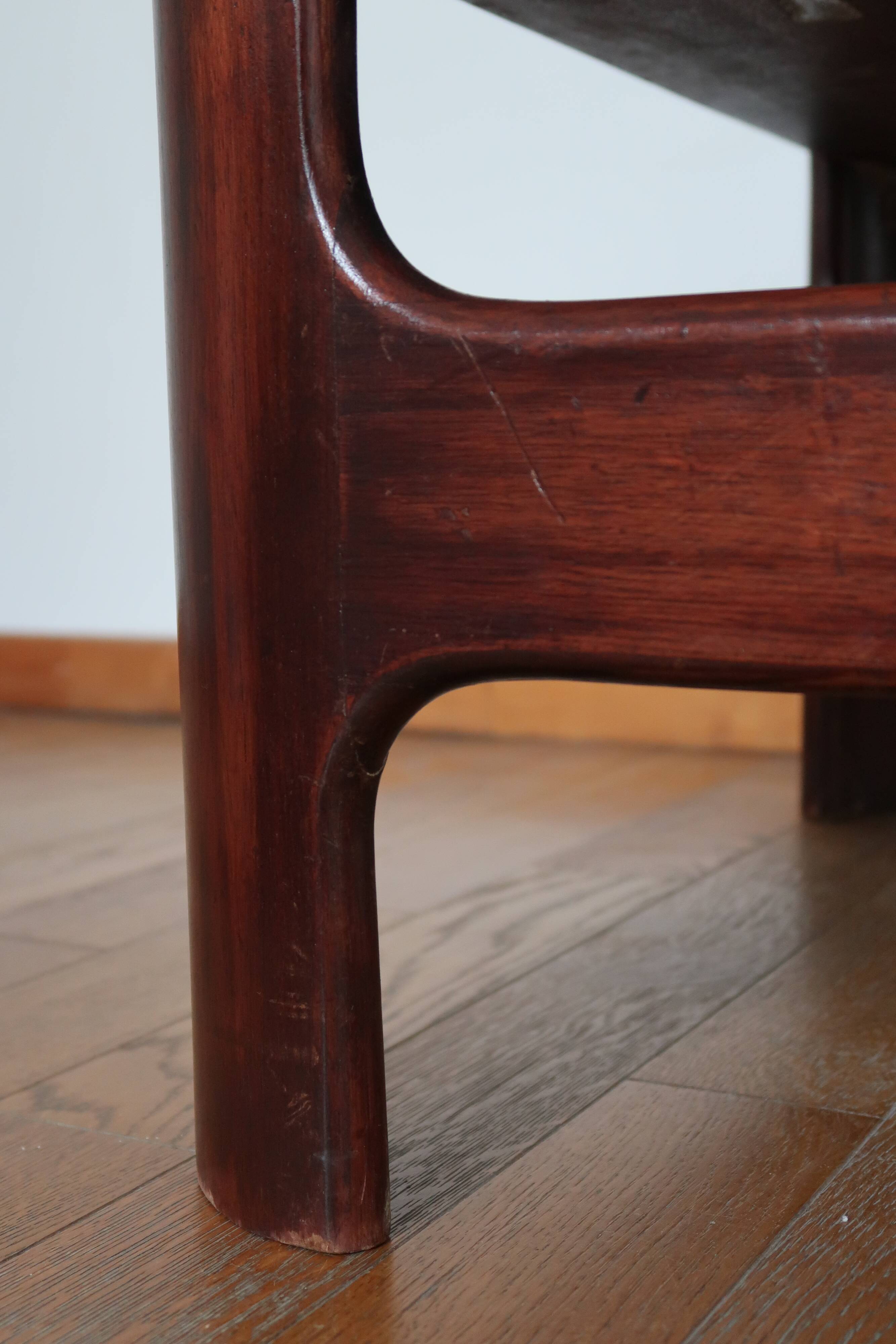 Table basse carré moderniste
