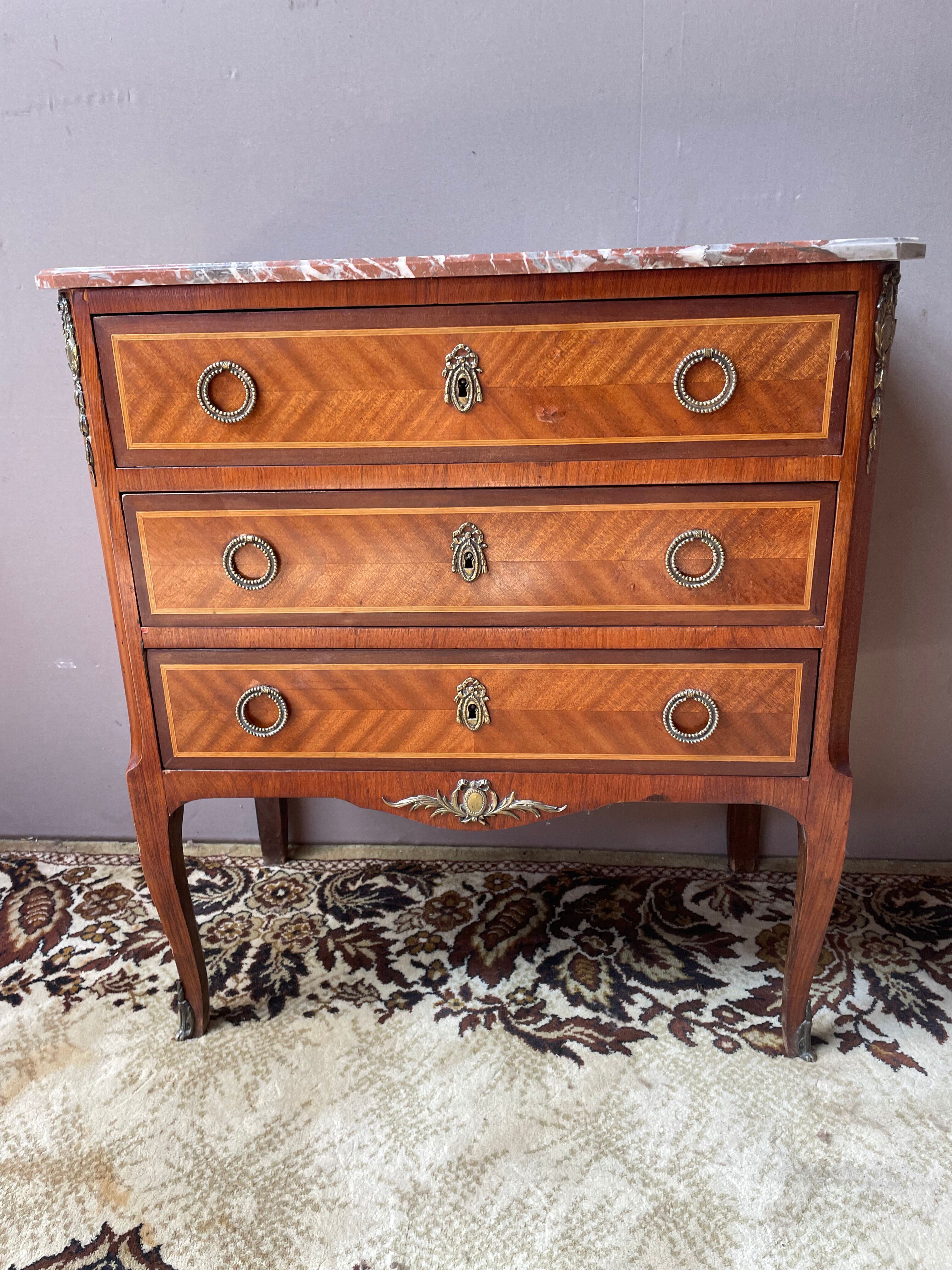Transitional style chest of drawers in marquetry
