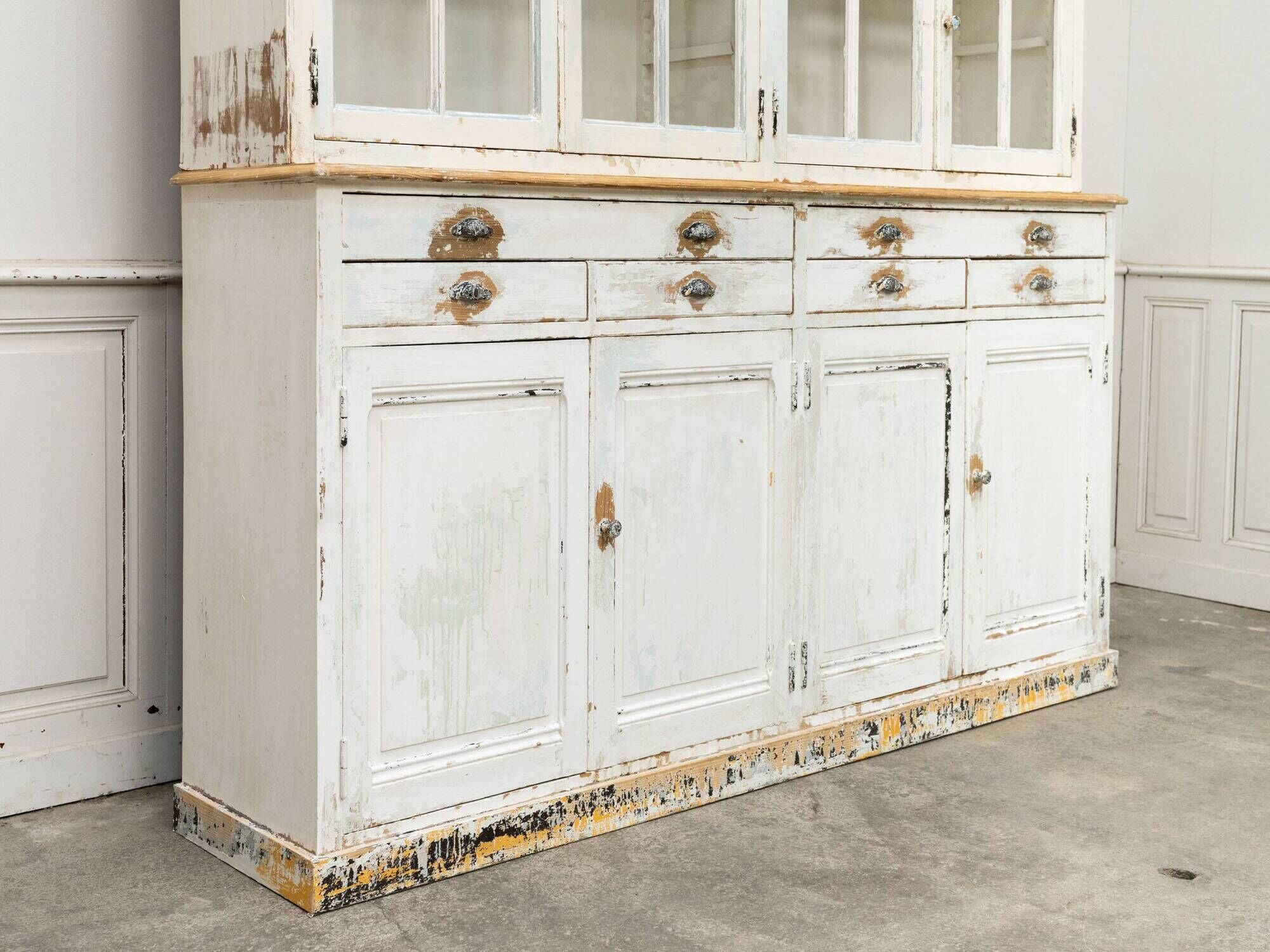Very large antique pine dresser, 1950, beautiful original patina.