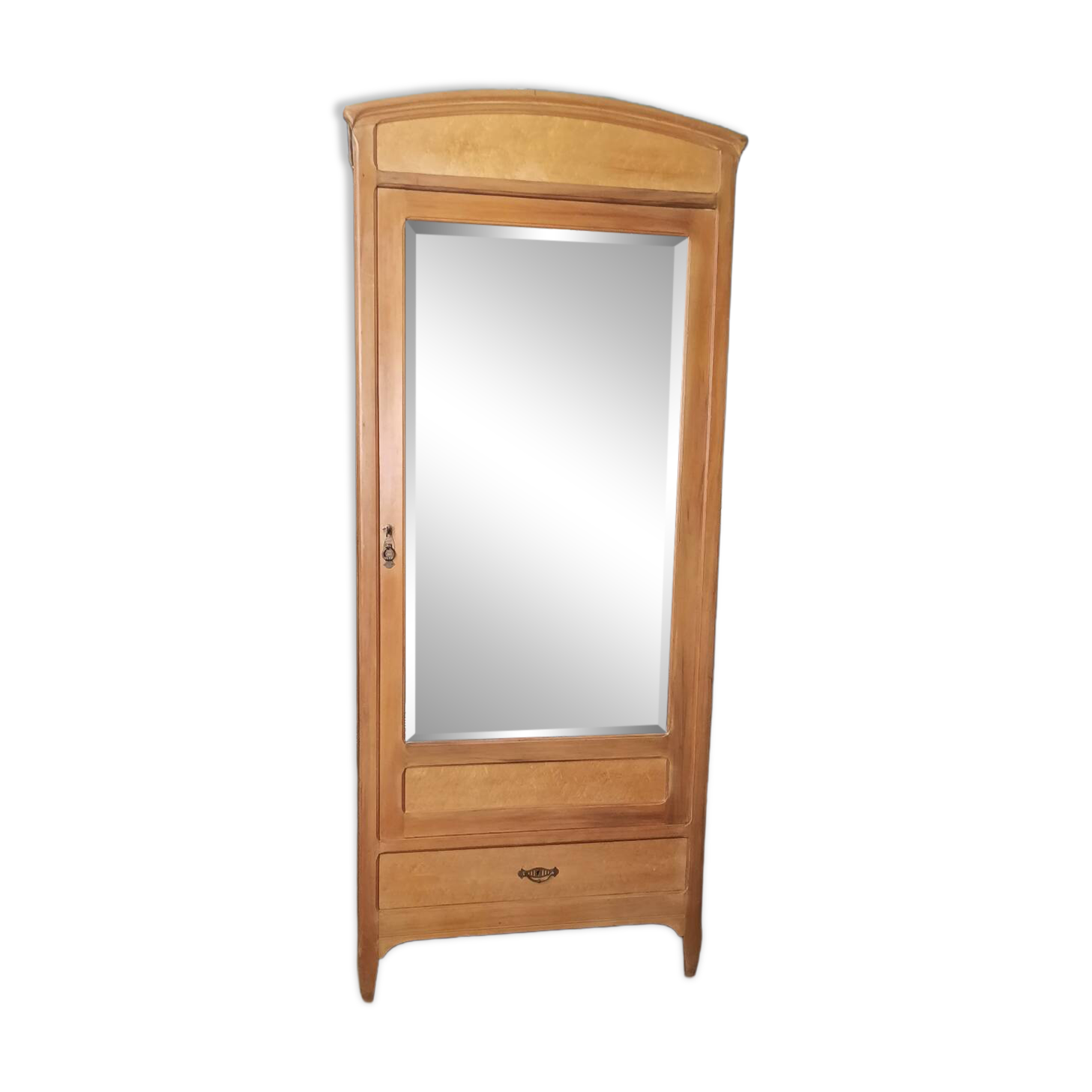 Armoire parisienne