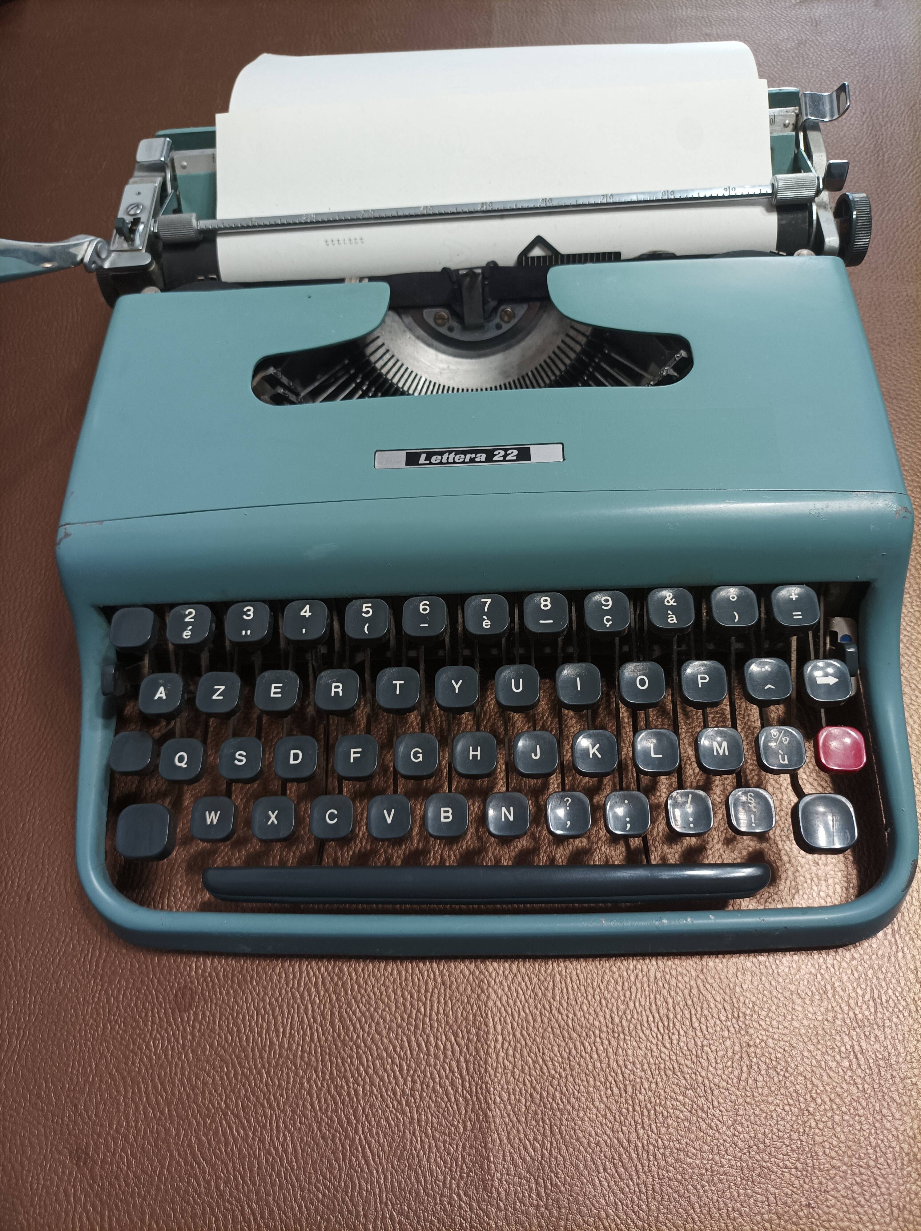 Olivetti lettera 32 typewriter