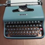 Olivetti lettera 32 typewriter