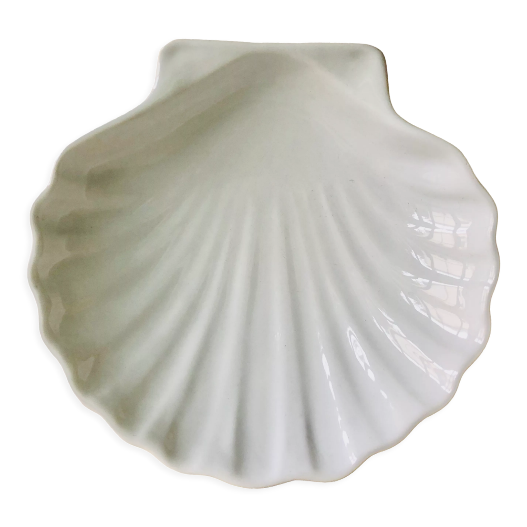 Hollow shell-shaped dish Émilie Henry