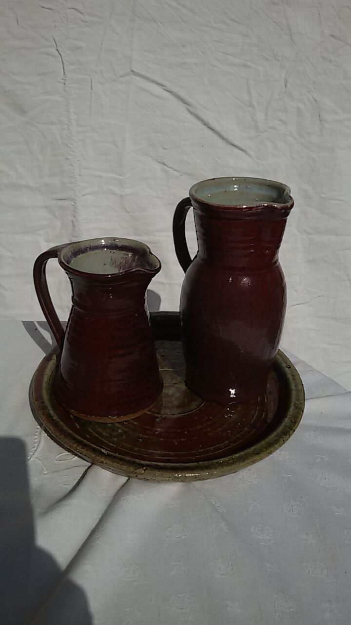 Set plate and pitchers in sandstone enamelled Boult