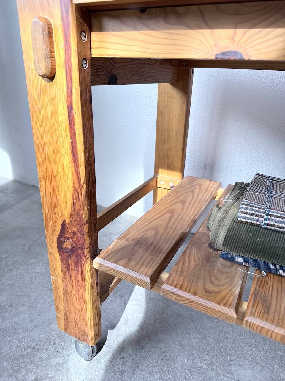 1980 pine wheeled console table