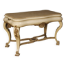 Table en bois laqué et doré avec plateau en marbre