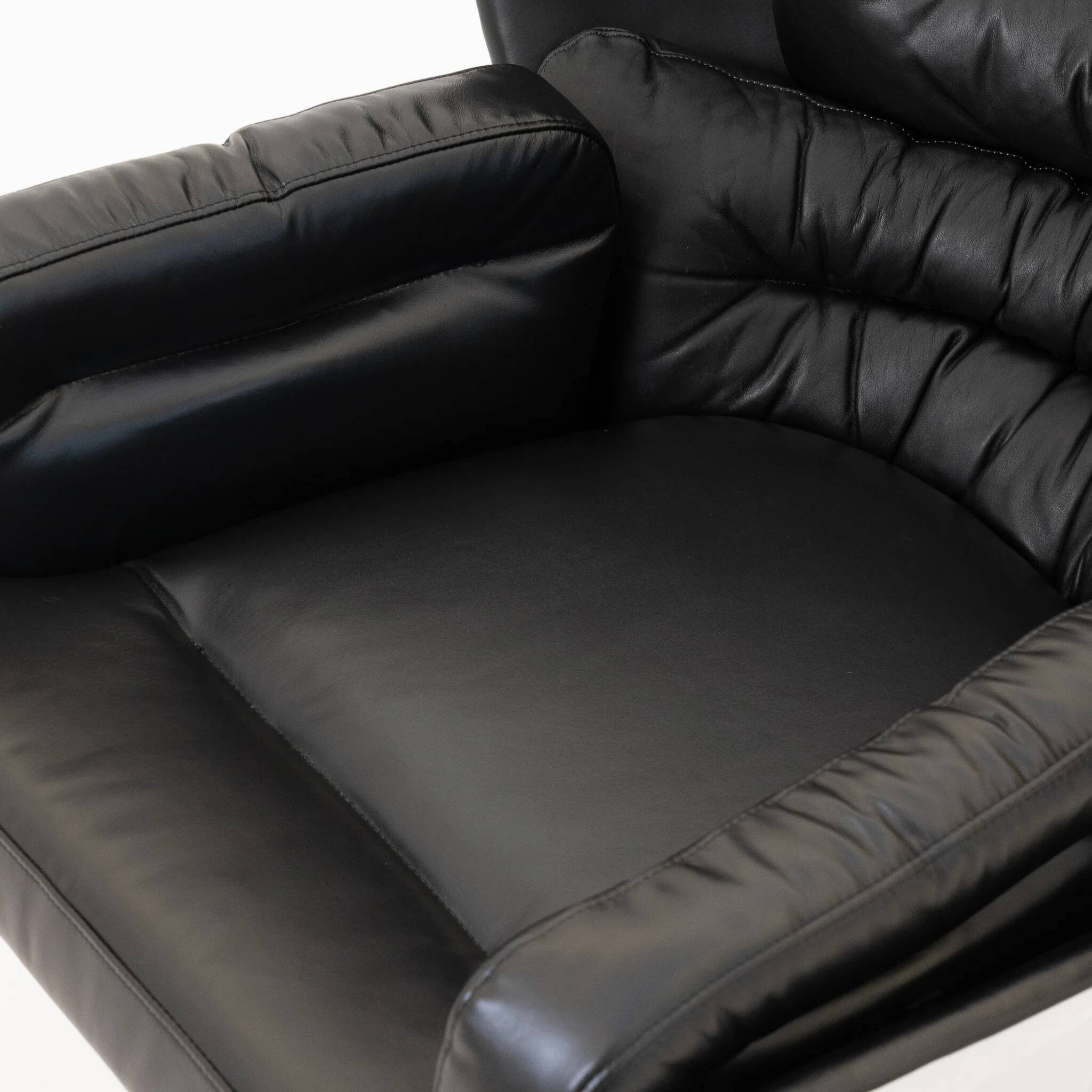 Elda Chair, Joe Colombo, Comfort, Black and Creme, Italy, circa 1970