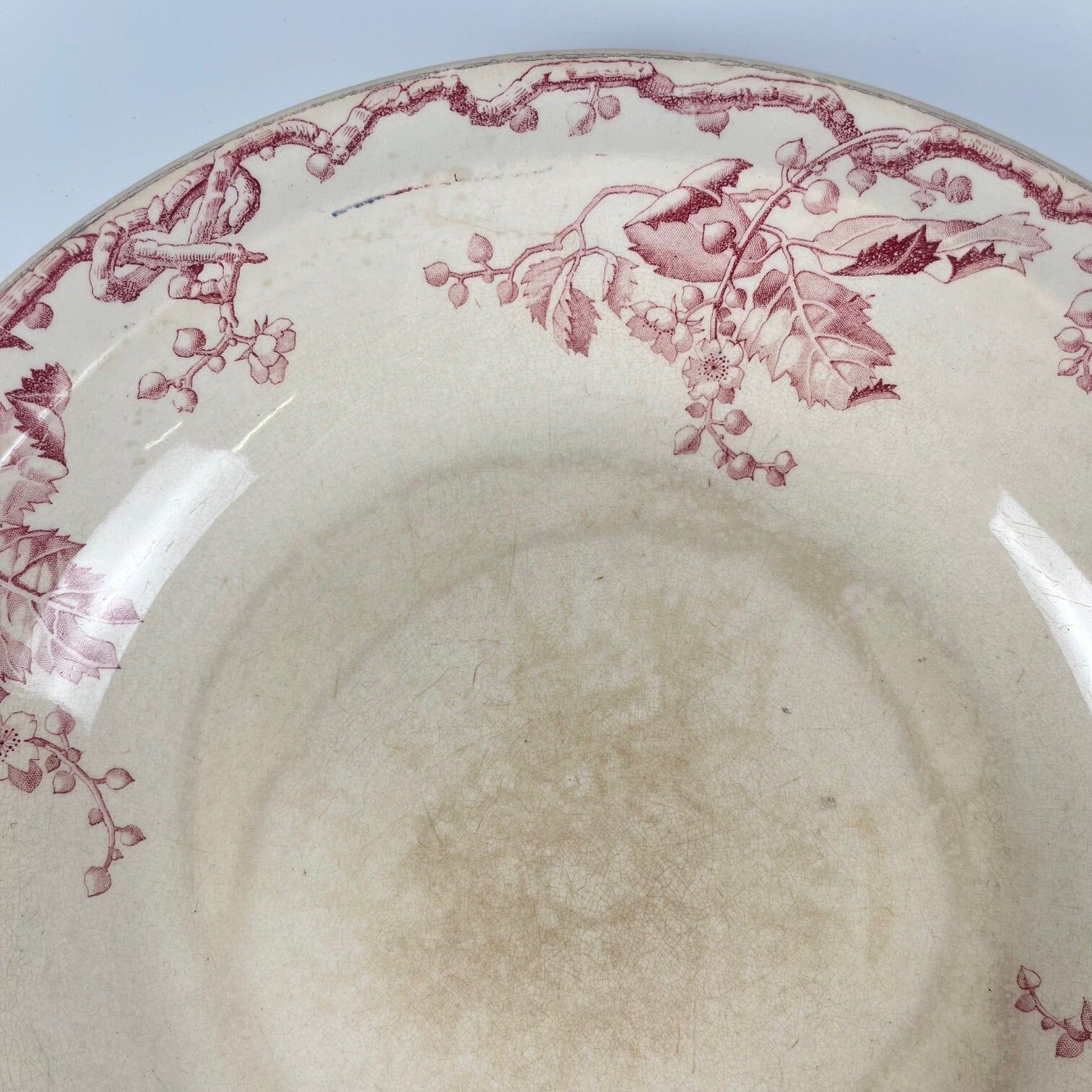 Salad bowl KG Lunéville Terre de fer, "Fontainebleau", pink, 19th century