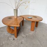 Tables basses en orme formant une goutte