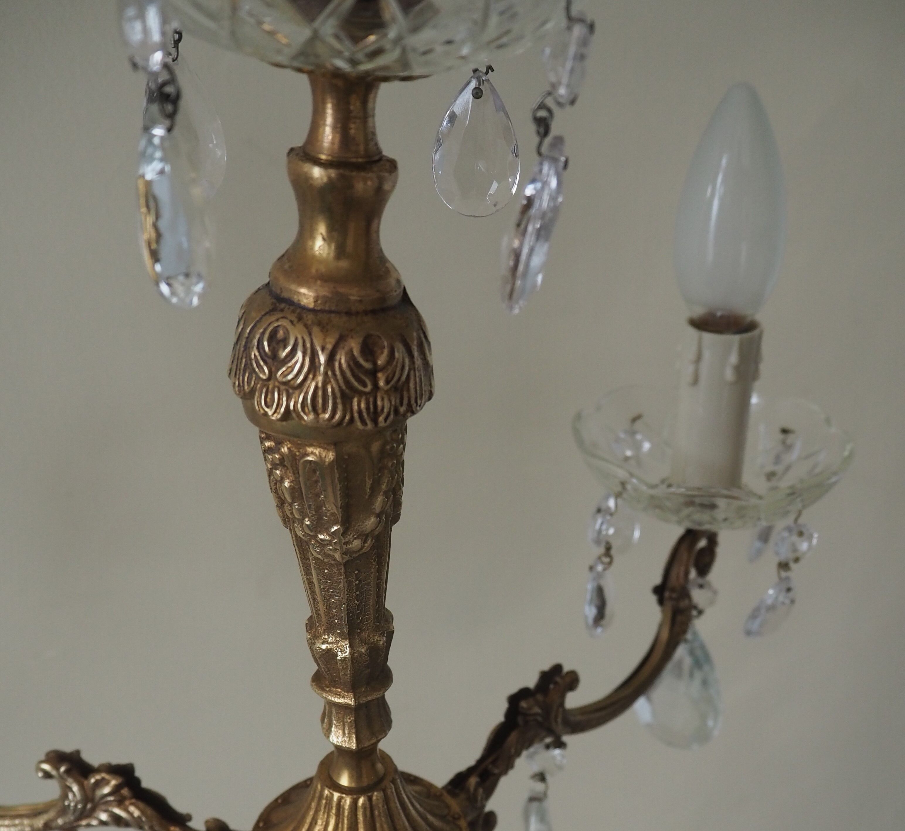 Cast bronze chandelier and crystal tassels – 3 fires