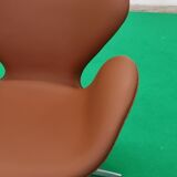 Pair Arne Jacobsen Swan chairs Fritz hansen