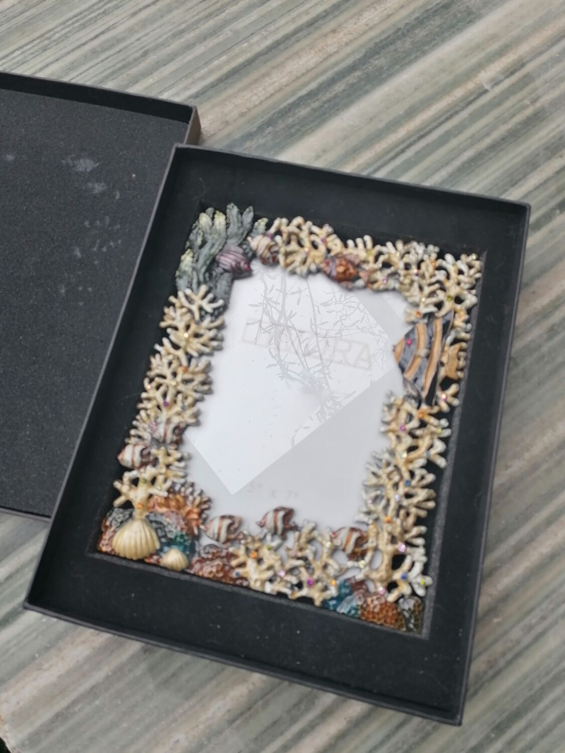 Enamelled metal photo frame. Fish décor. Perfect condition