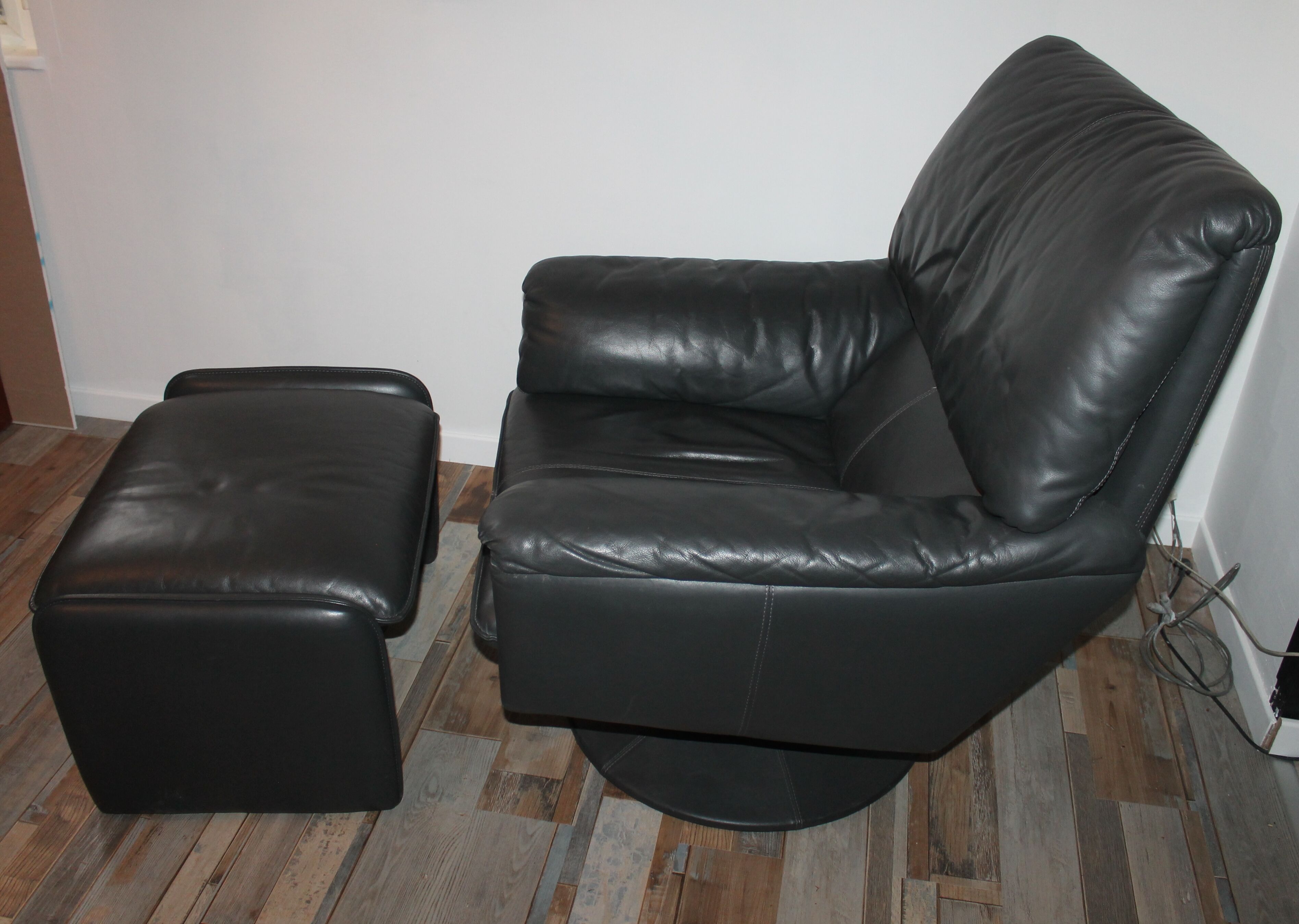 Fauteuil et ottoman cuir Leolux par Axel van Enthoven