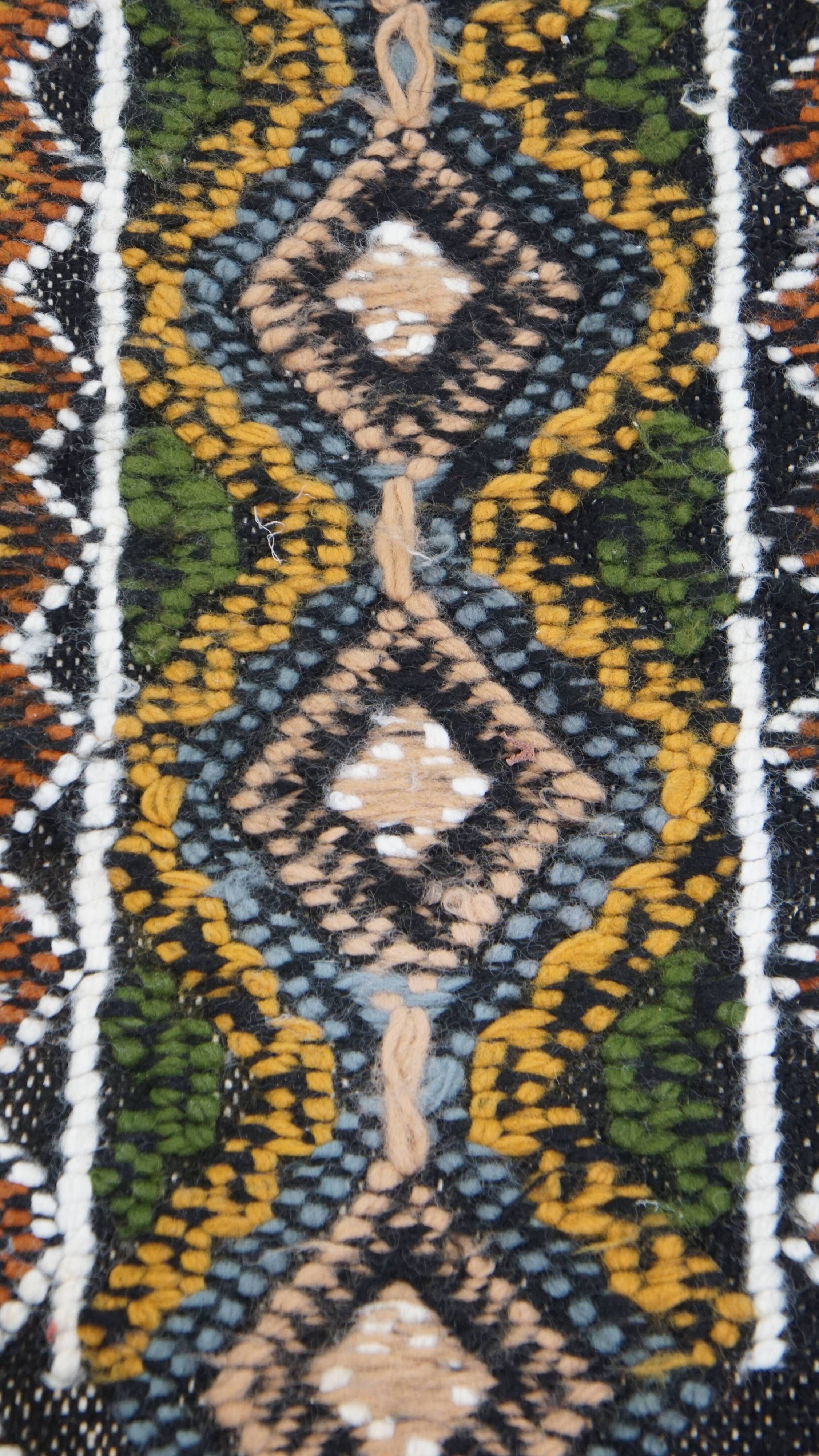 Tapis coloré noué à la main avec motif – 108x50 cm