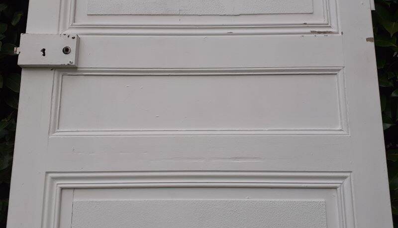 Communication door h221.5xl90cm old paneled, molded, interior