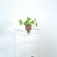 Armoire de rangement en plexiglas sur roulettes