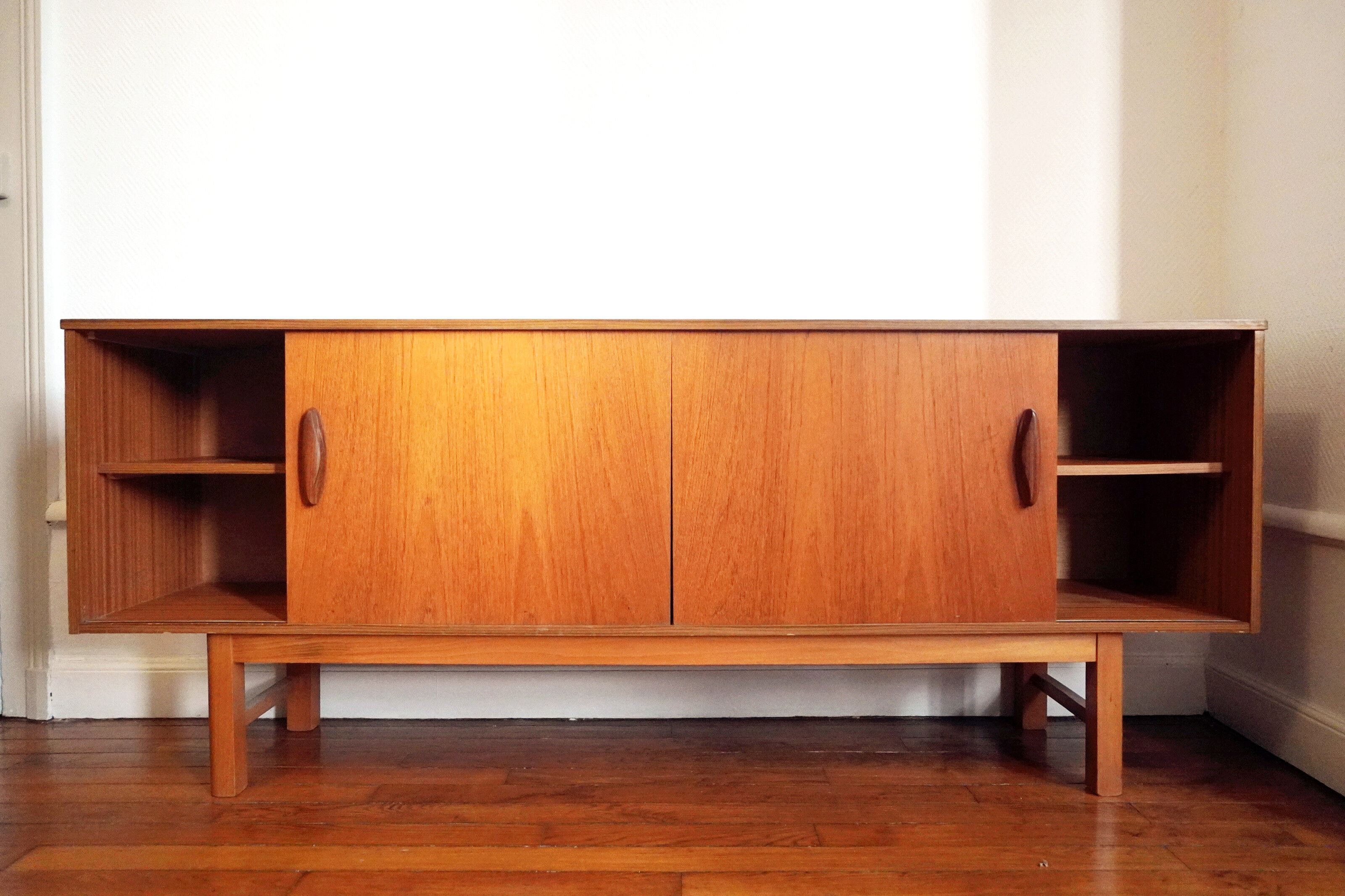 Vintage Scandinavian line in 60s teak