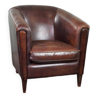 Fauteuil club en cuir de mouton foncé, design épuré