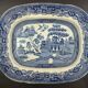 Plat creux en faïence à décor pagodes Chine XIXe