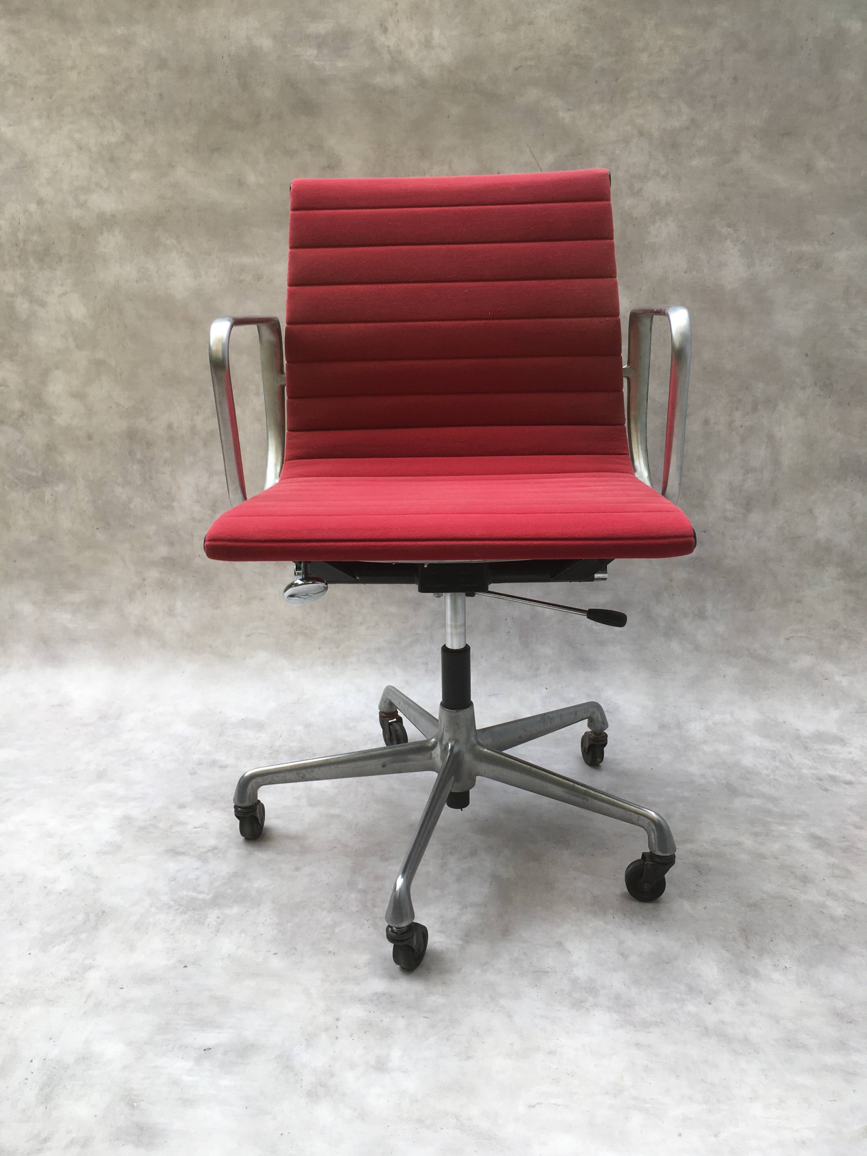 Eames EA 1117 office chair