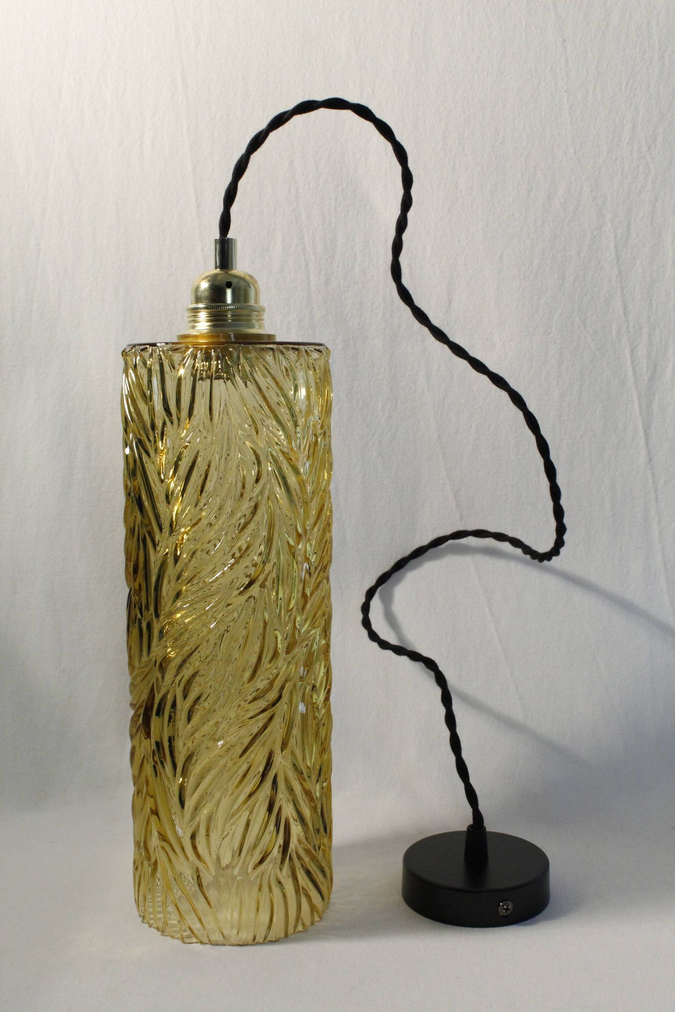 Vintage/art deco cylindrical pendant lamp in chiseled amber glass electrified
