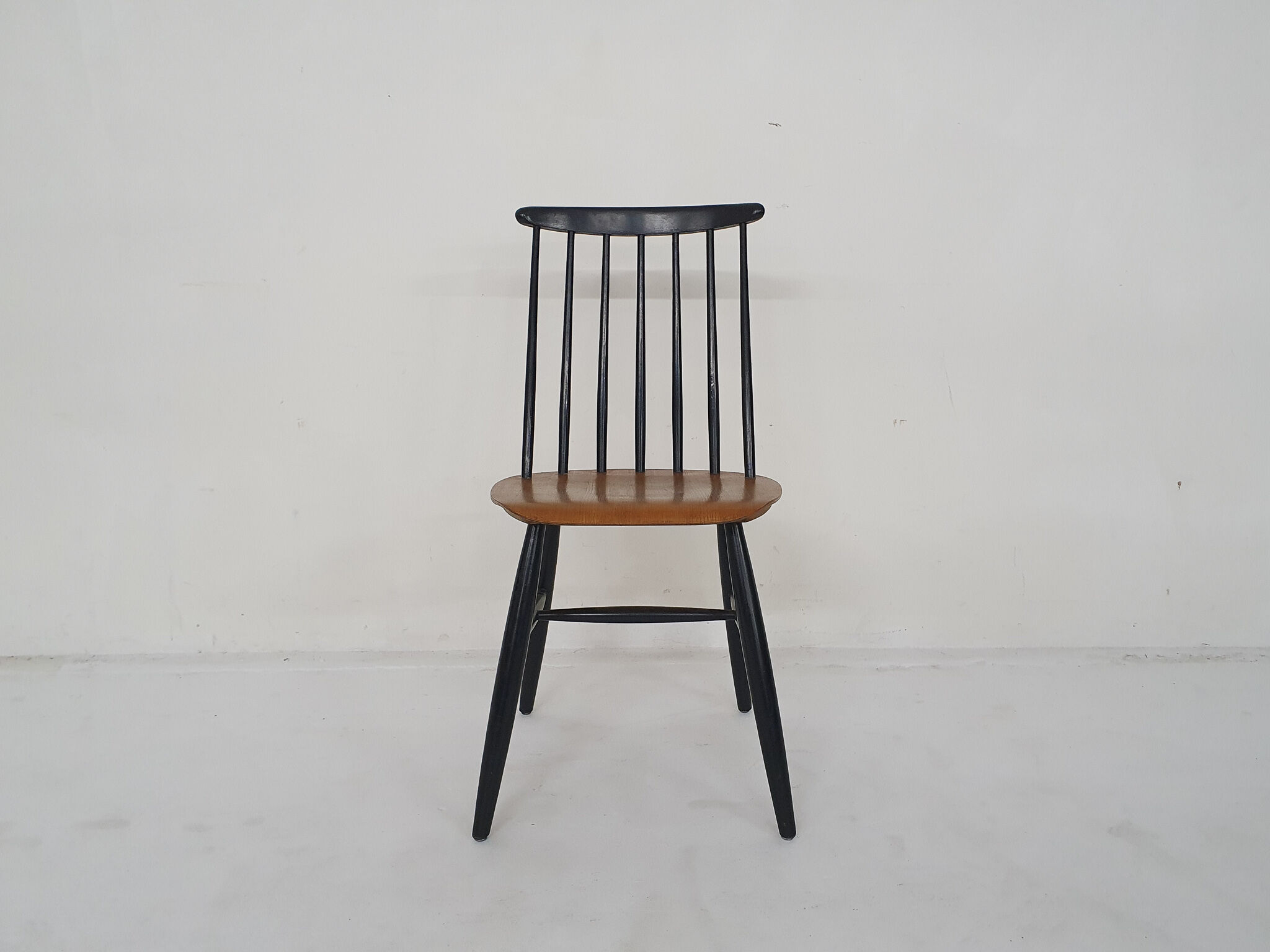 Chaise de salle à manger à dossier en fuseau, années 1950
