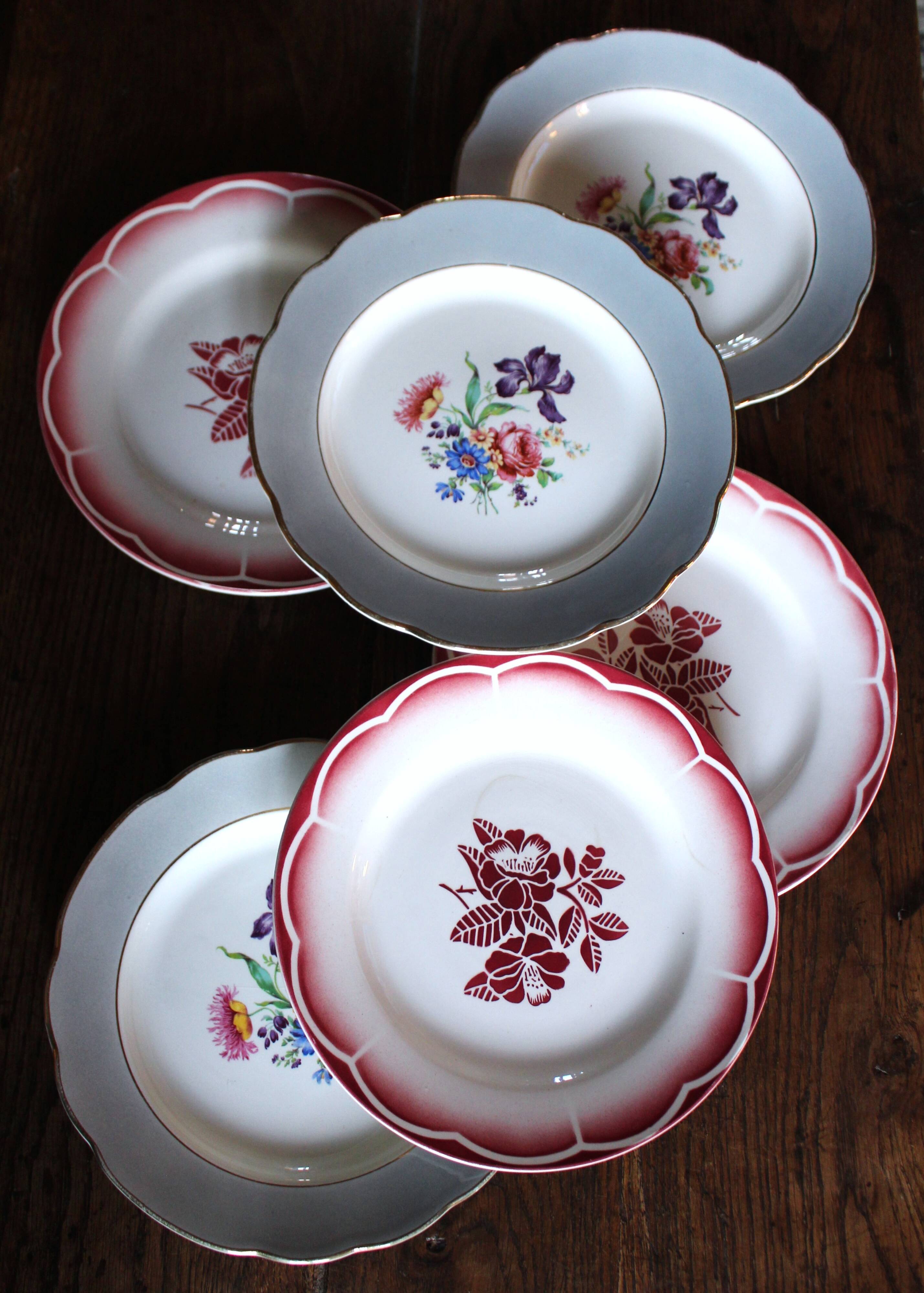 6 flat plates Digoin Sarregemines Marsac red with gold flowers