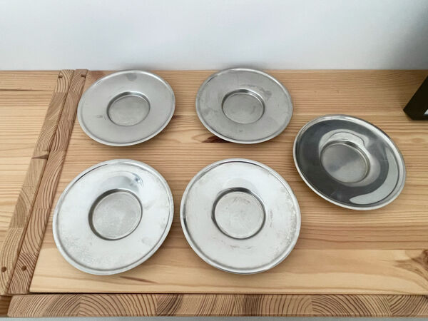 5 tasses et sous-tasses STO vintage en inox