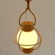 Suspension globe en opaline blanche  et corde tressé