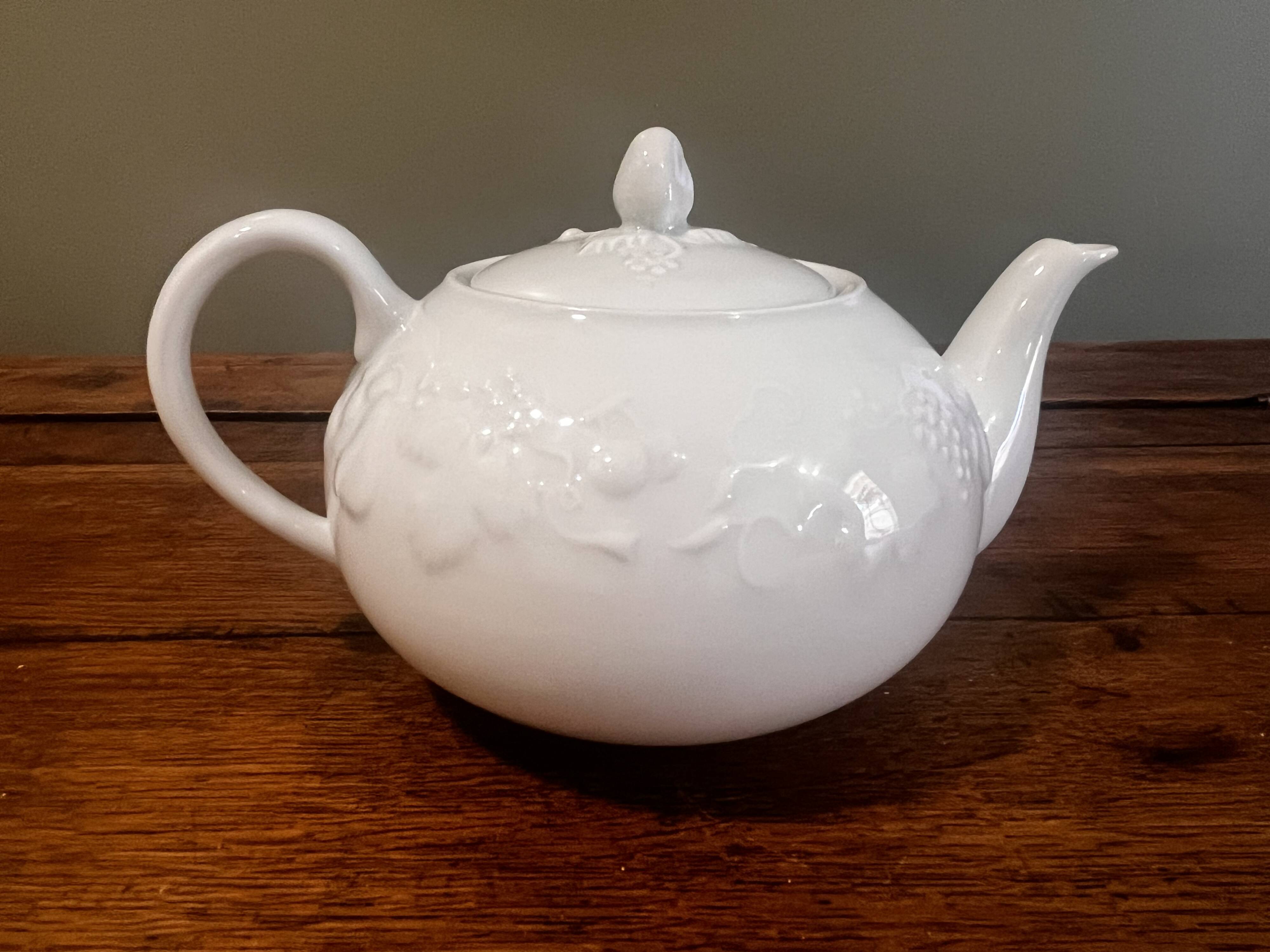 Porcelain teapot Philippe Deshoulières