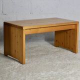 Charlotte Perriand (séléction de ) pour Les Arcs, rare table basse en pin, France,  circa 1960