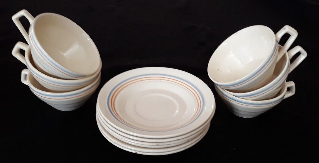 Set of coffee cups and its sub-cups - 70s