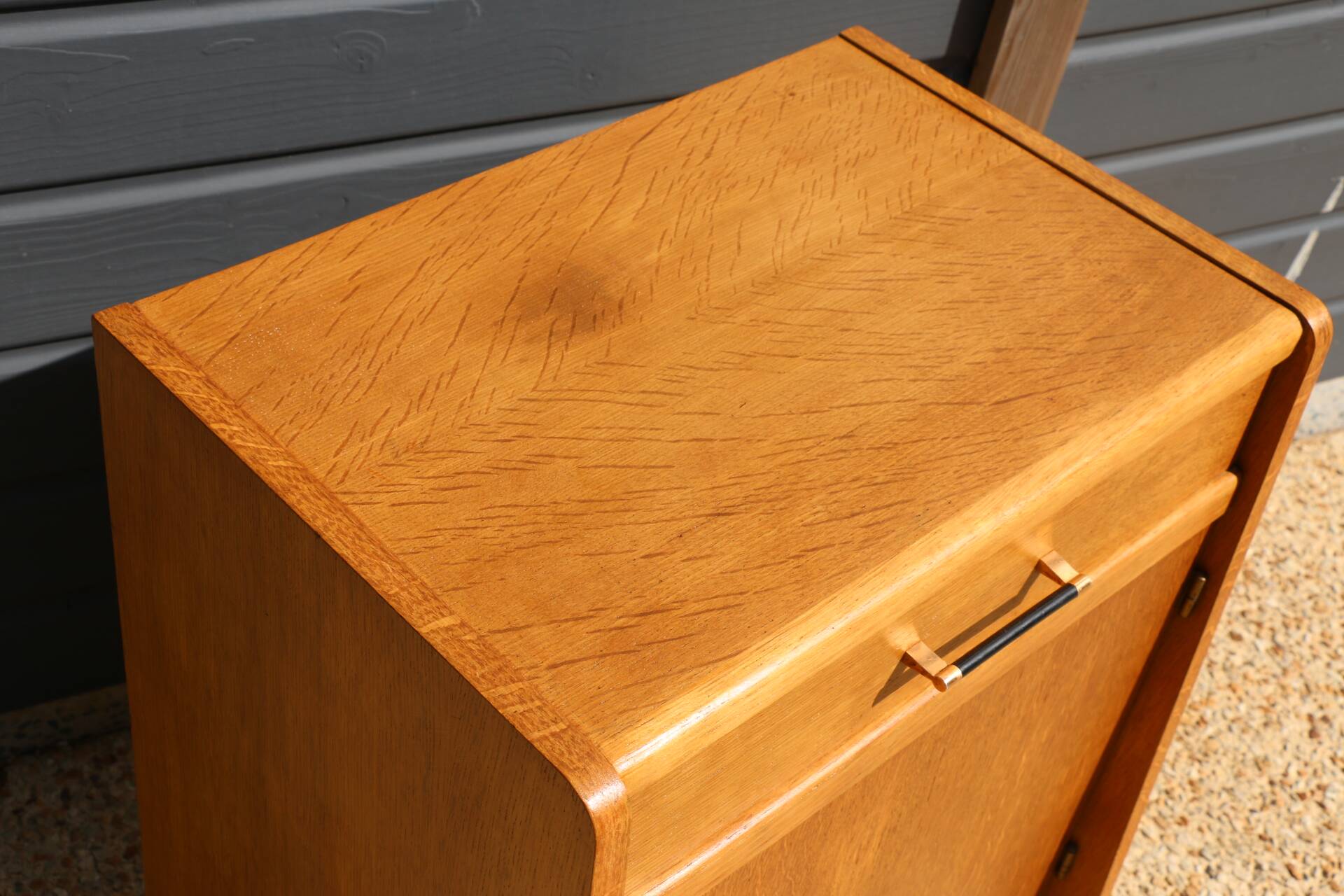 Furniture with 1 door and 1 drawer in light oak.