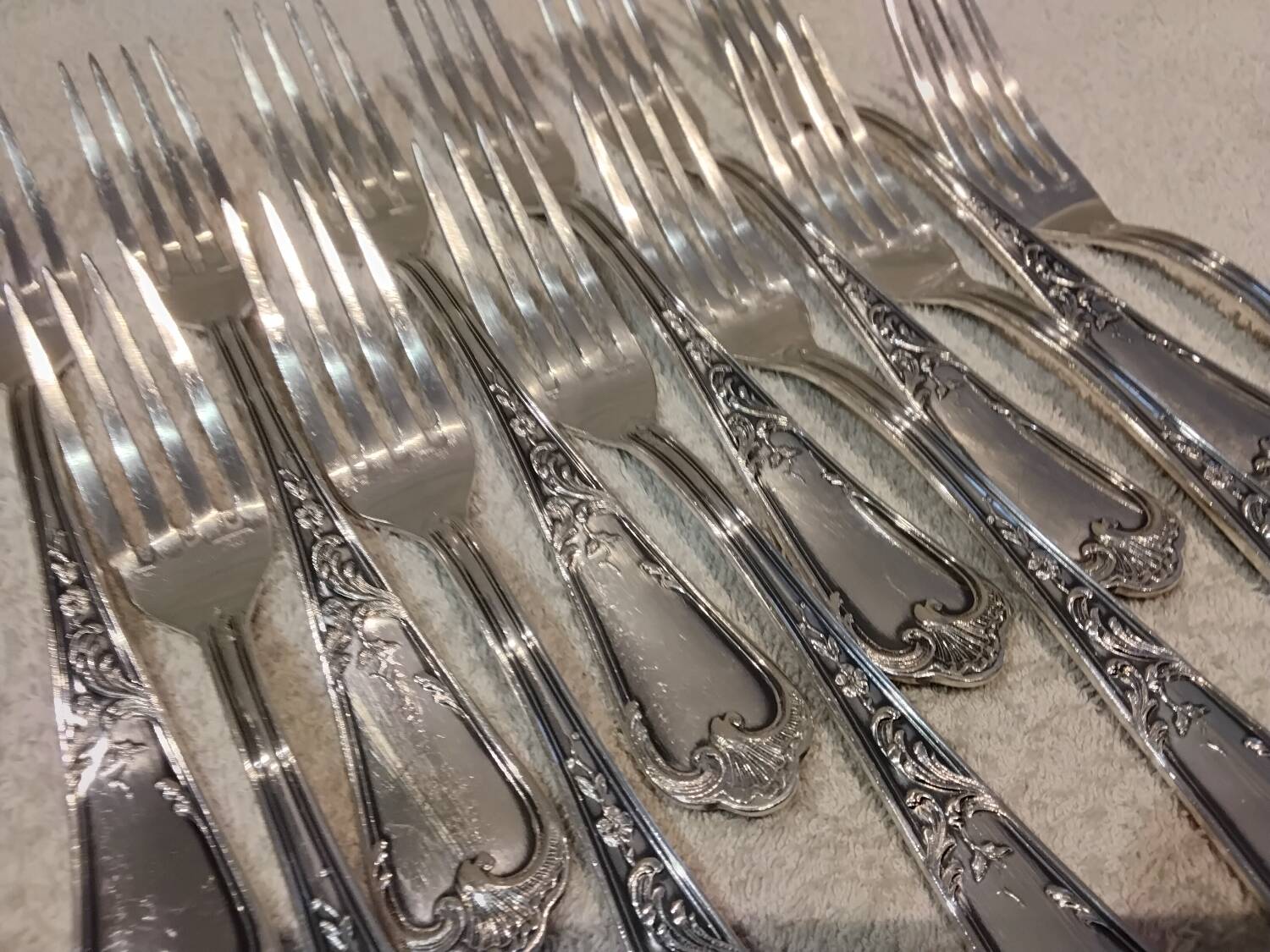 12 silver-plated metal table forks, Ercuis silversmith, Louis XV 29