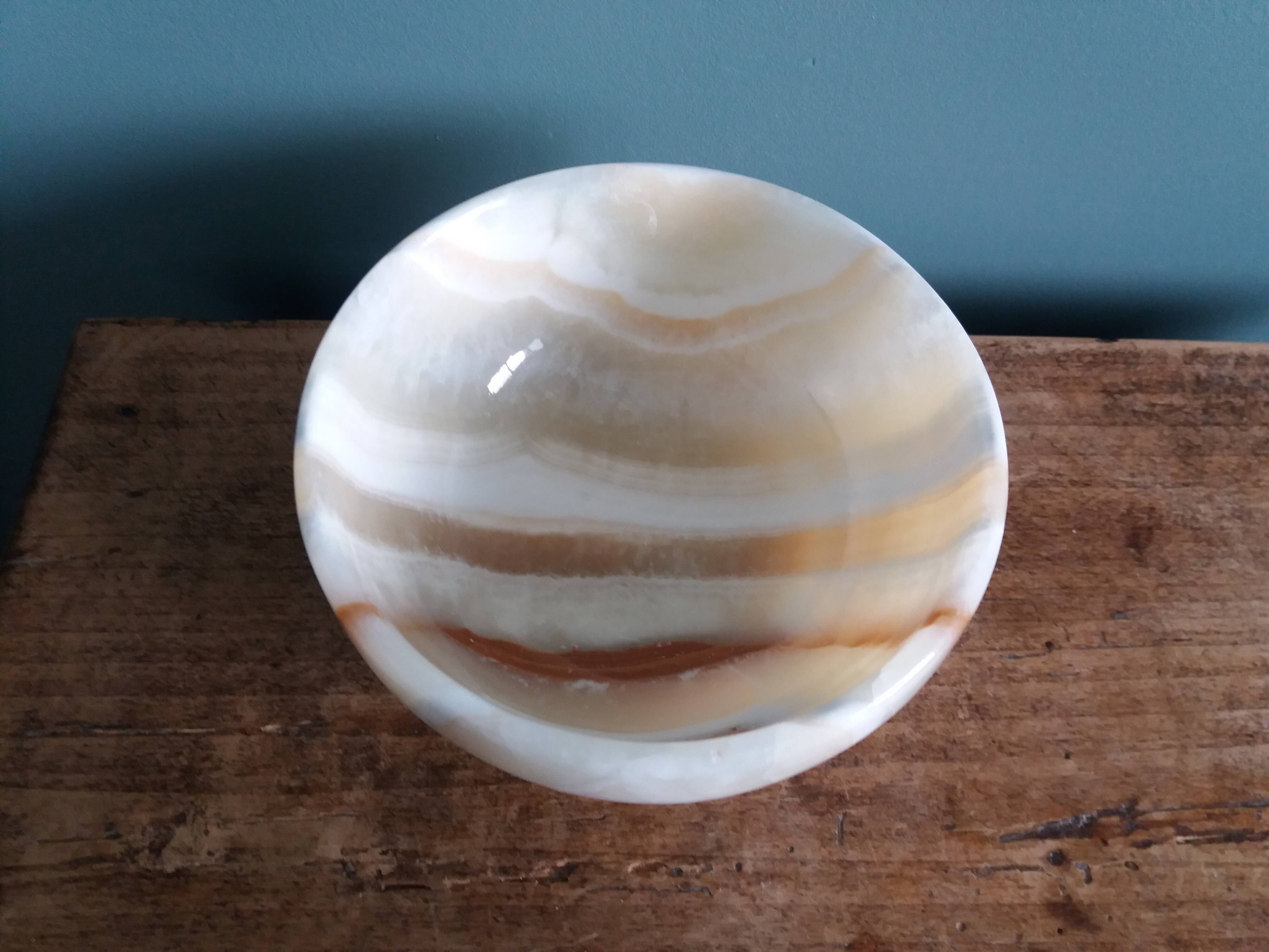 Empty bowl onyx alabaster pocket
