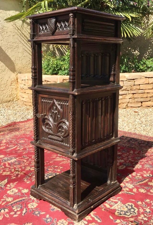 Chevet en chêne sculpté style Gothique