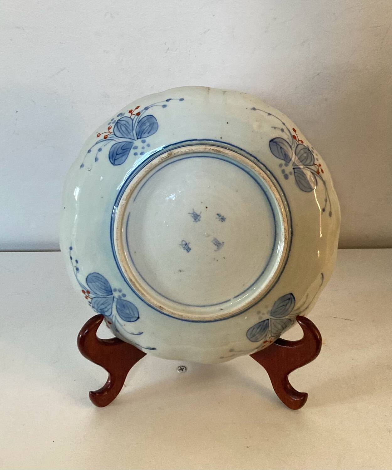 Imari porcelain plate, Japan, 19th century, hand-decorated