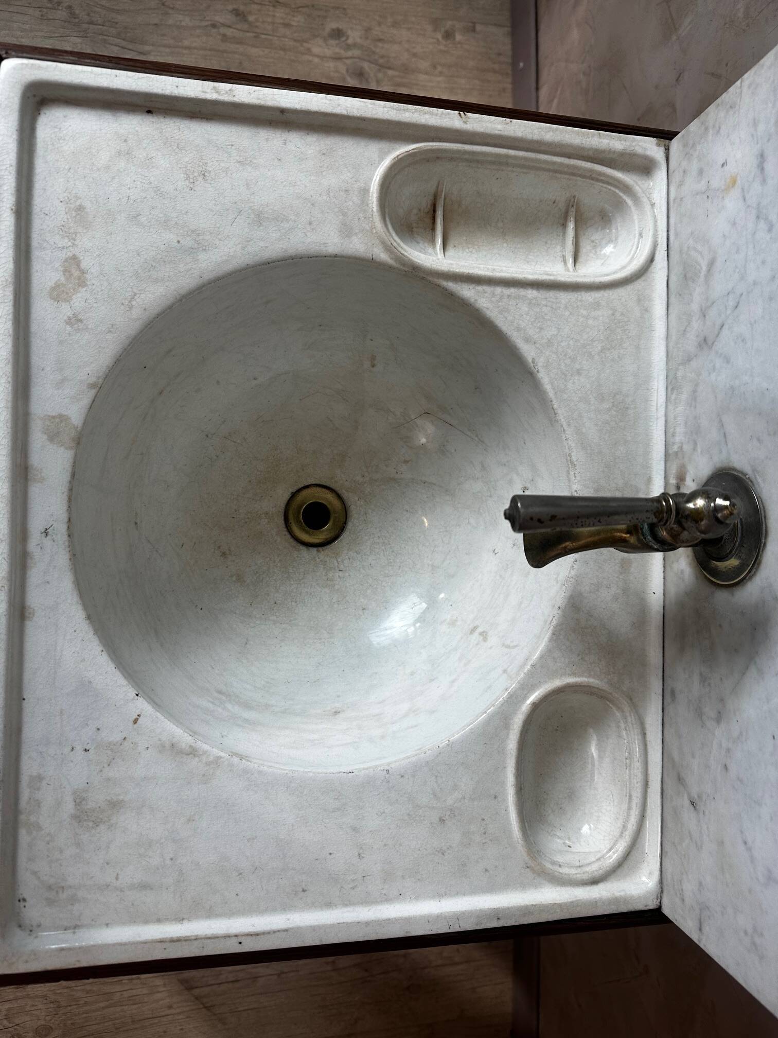 Bathroom vanity unit