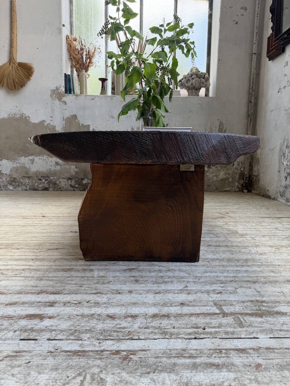 Table basse brutaliste artisanale 1950